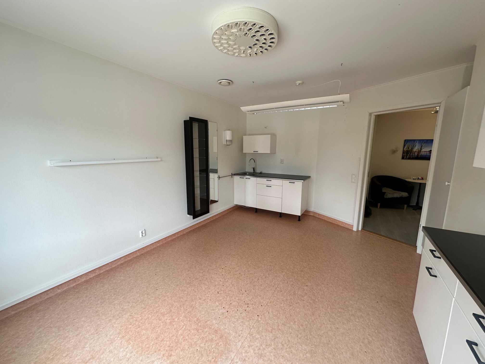 Lokal 15,5 kvm uthyres på Ljusterö Torg 2